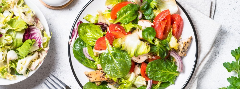 10 Salatrezepte gegen dein Bauchfett